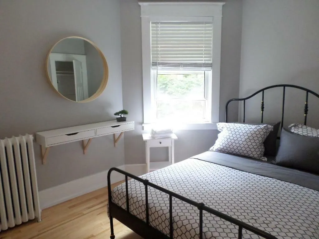 Beautiful, Clean, Quiet 2 Br-In Downtown Ottawa. Parking, Wifi And Netflix Included Apartment Ottawa