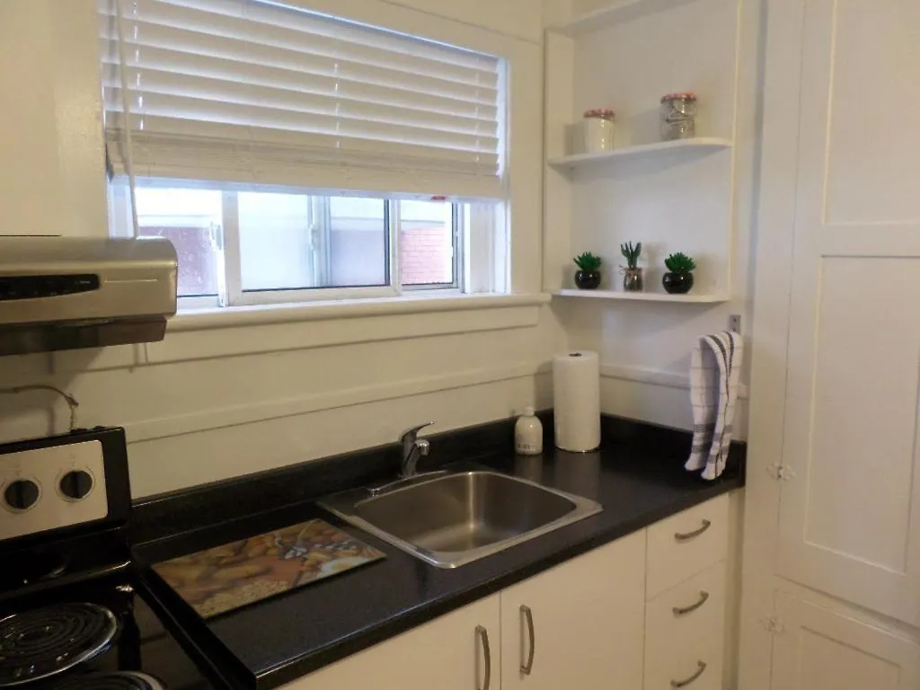 Beautiful, Clean, Quiet 2 Br-In Downtown Ottawa. Parking, Wifi And Netflix Included Apartment